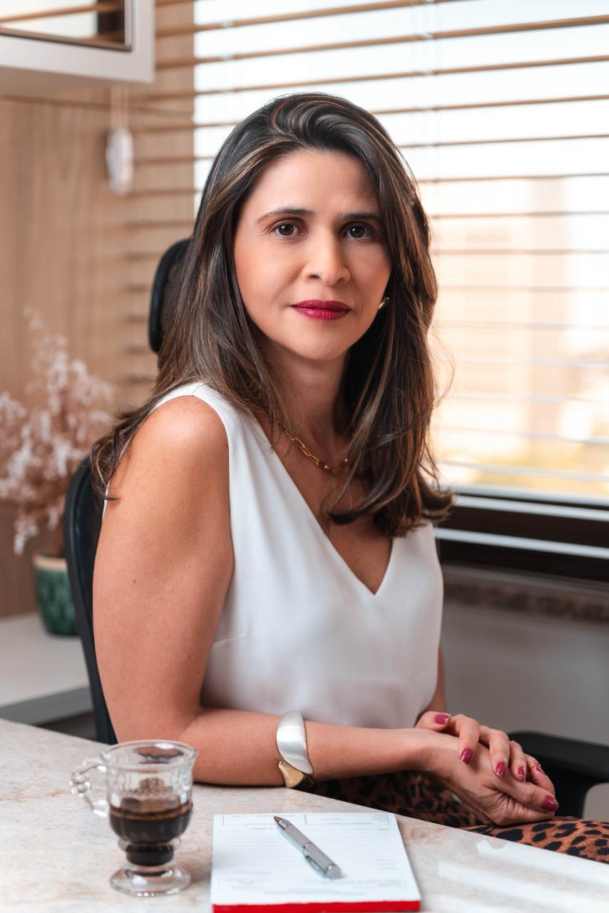 Dra. Denise Vasconcelos – Ginecologista e Nutróloga
